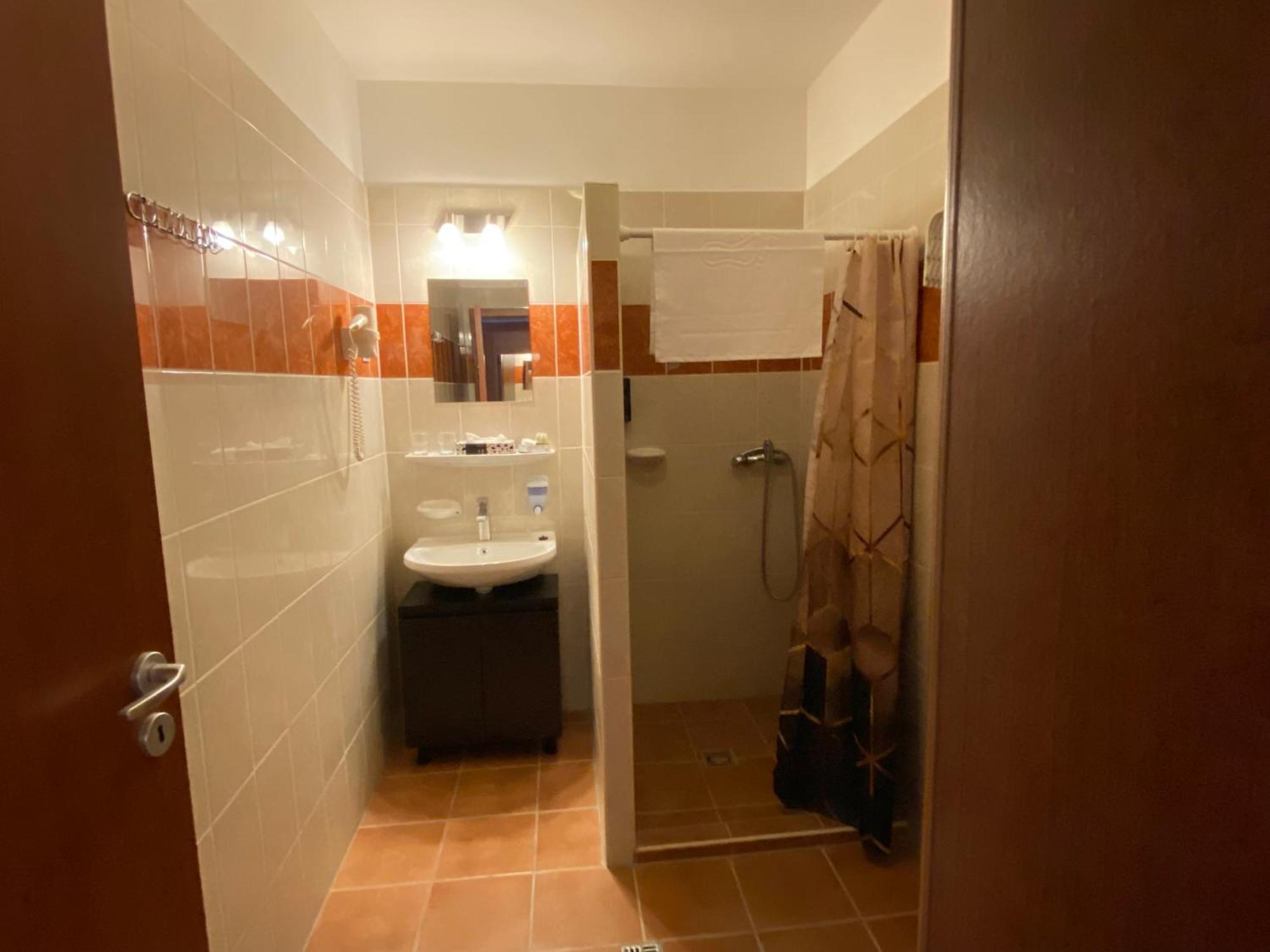 Ligetalja Termál Hotel Peneszlek Exterior foto